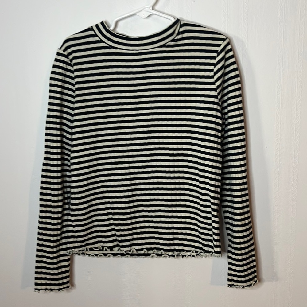Cat and Jack girls size 7/8 long sleeve top